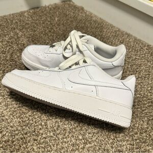 AF1
6.5 Youth/Mens
Equivalent to a women’s 8 1/2